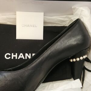 CHANEL Elegant Black Heels with Pearl Embellishments